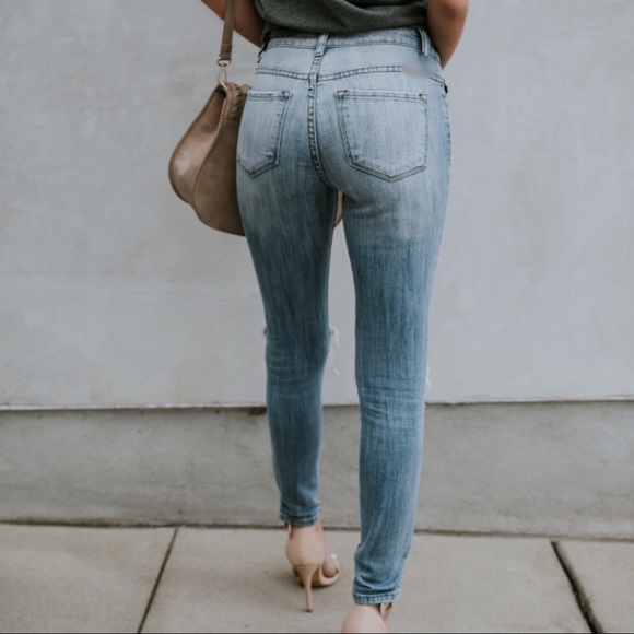 1 LEFT‼️Dawn Light Wash Skinnies - Picture 8 of 8